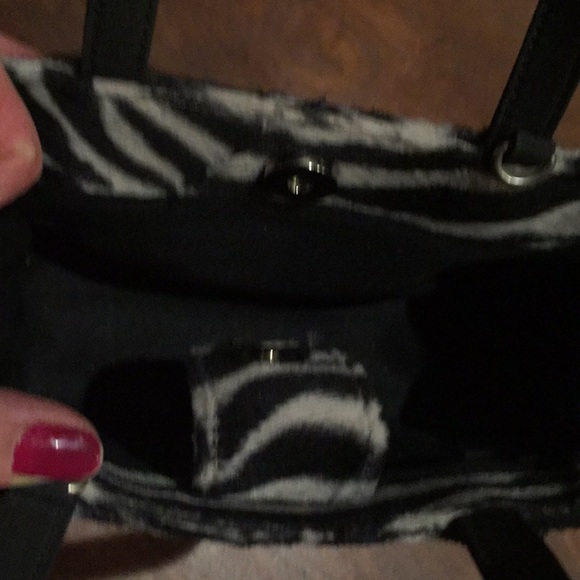 Esprit Zebra Purse with detachable shoulder strap - Picture 4 of 12